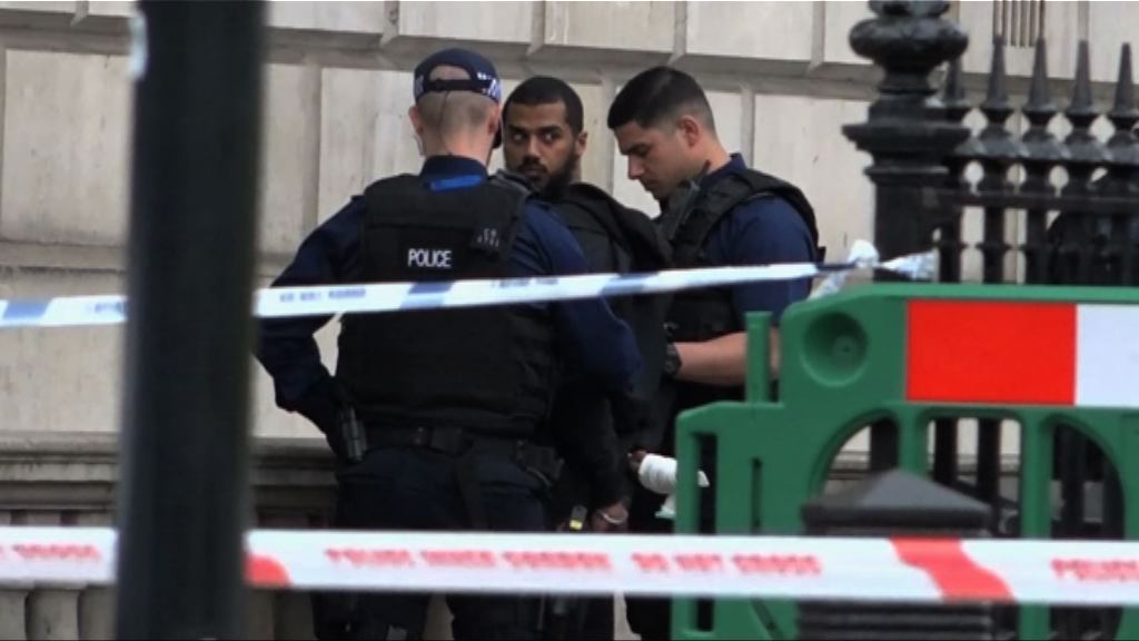 倫敦國會附近拘一藏刀男子疑策恐襲