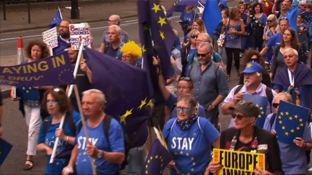 英國多處有遊行示威要求暫緩脫歐程序