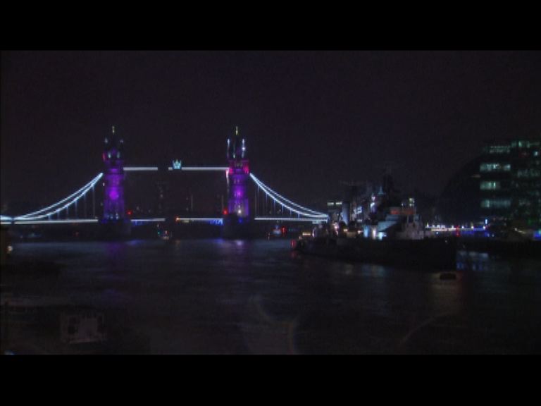 倫敦塔橋燈光轉色賀小公主誕生