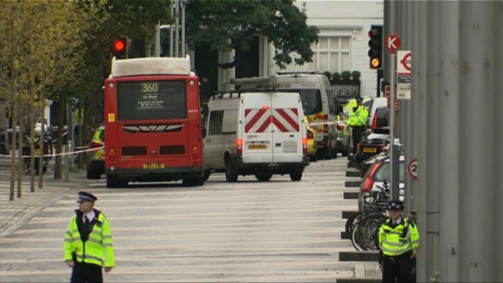 倫敦有汽車衝上行人路11人傷