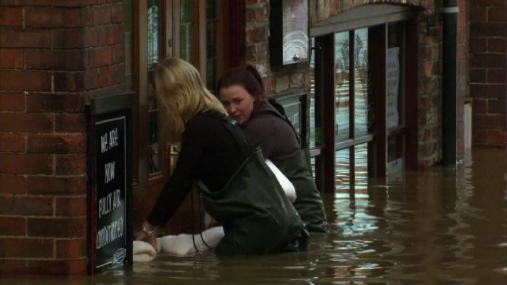 英北部持續水浸　首相增士兵救援