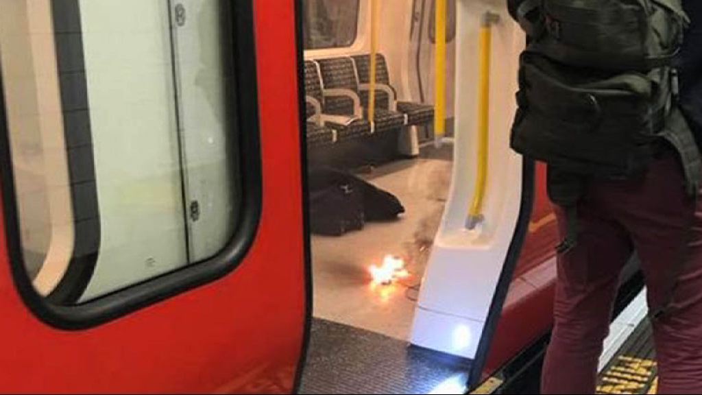 倫敦一列地鐵車廂有充電器爆炸
