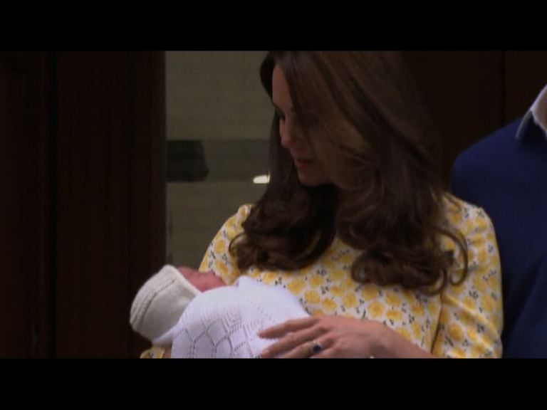 凱蒂產後出院抱小公主亮相