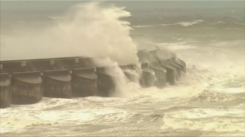 暴風吹襲英倫海峽發生撞船意外