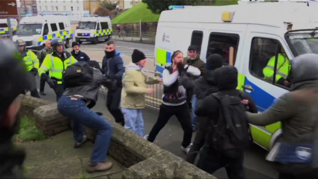 英極右分子示威演變暴力衝突