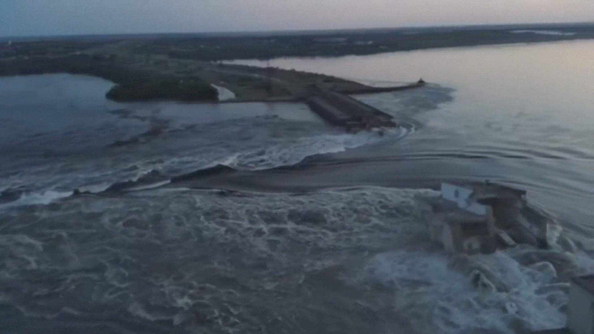 烏克蘭俄控赫爾松地區水壩遇襲缺堤 北約和歐盟譴責