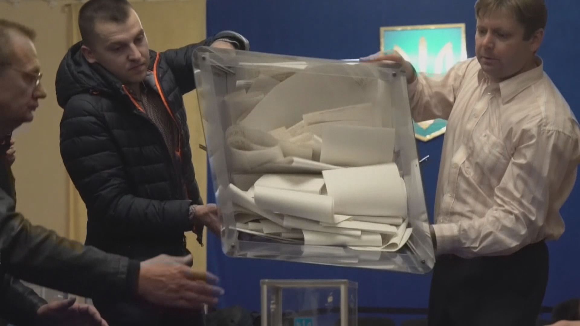 烏克蘭總統選舉喜劇演員澤連斯基領先