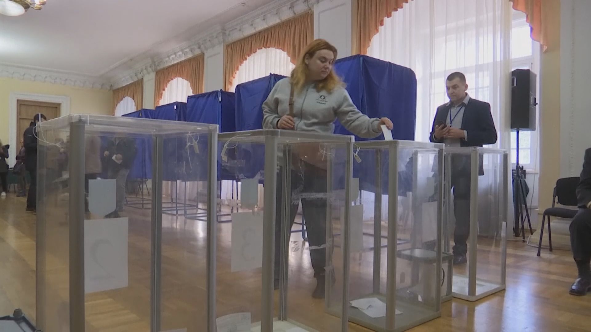 烏克蘭總統選舉　民調指喜劇演員有望擊敗現任總統