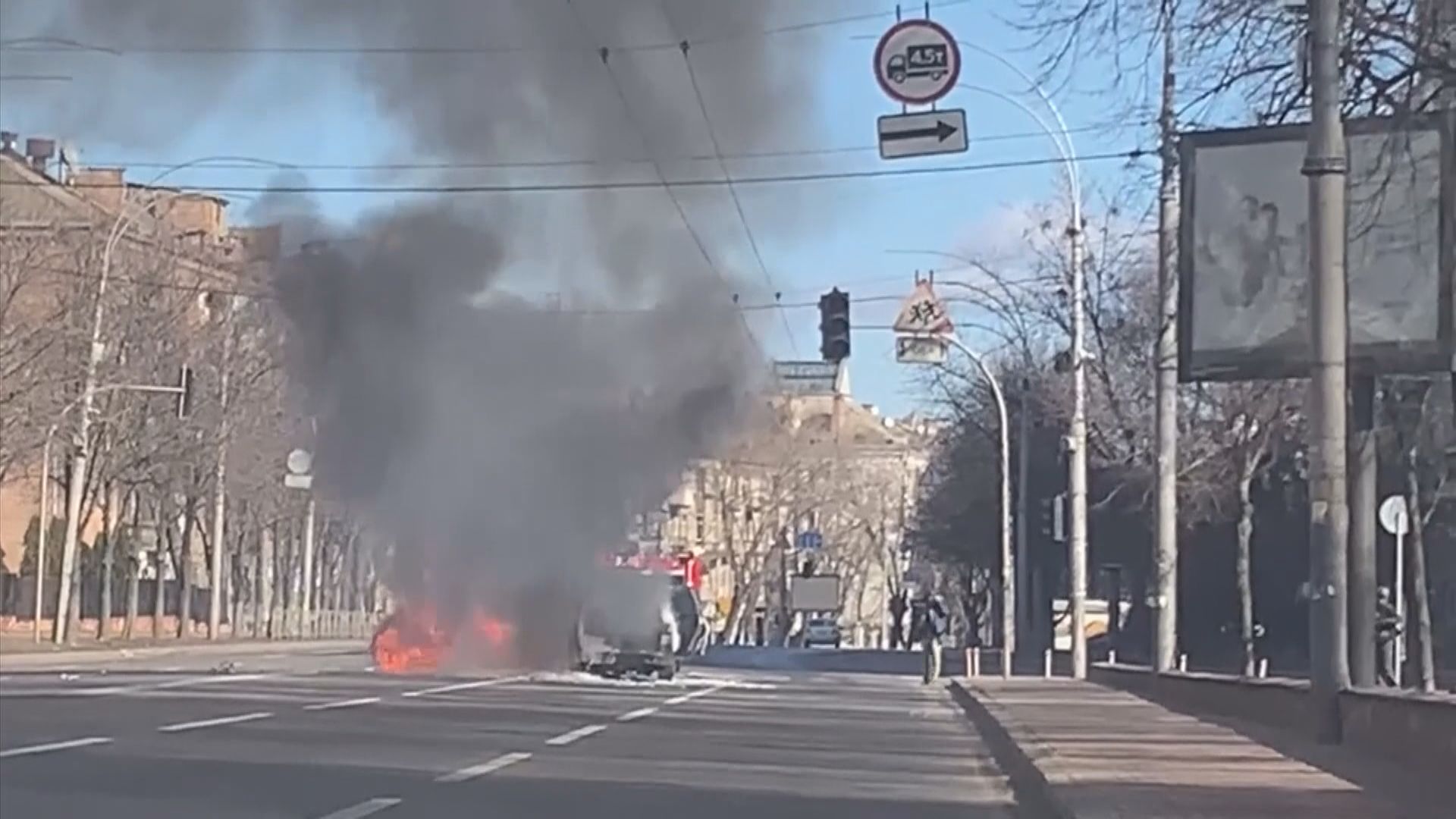 俄軍進逼烏克蘭首都基輔　市內爆發巷戰