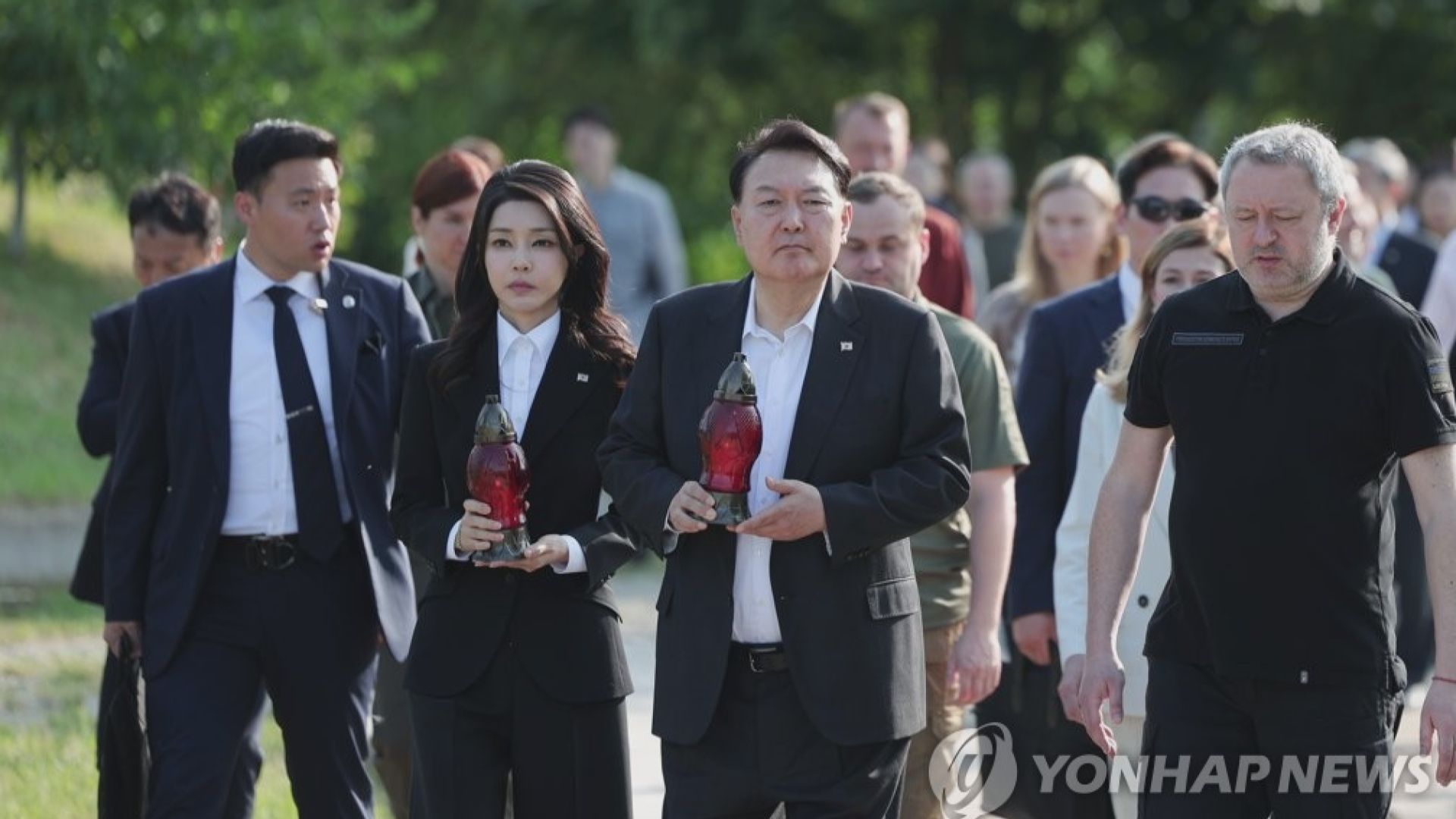 南韓總統尹錫悅突然造訪烏克蘭