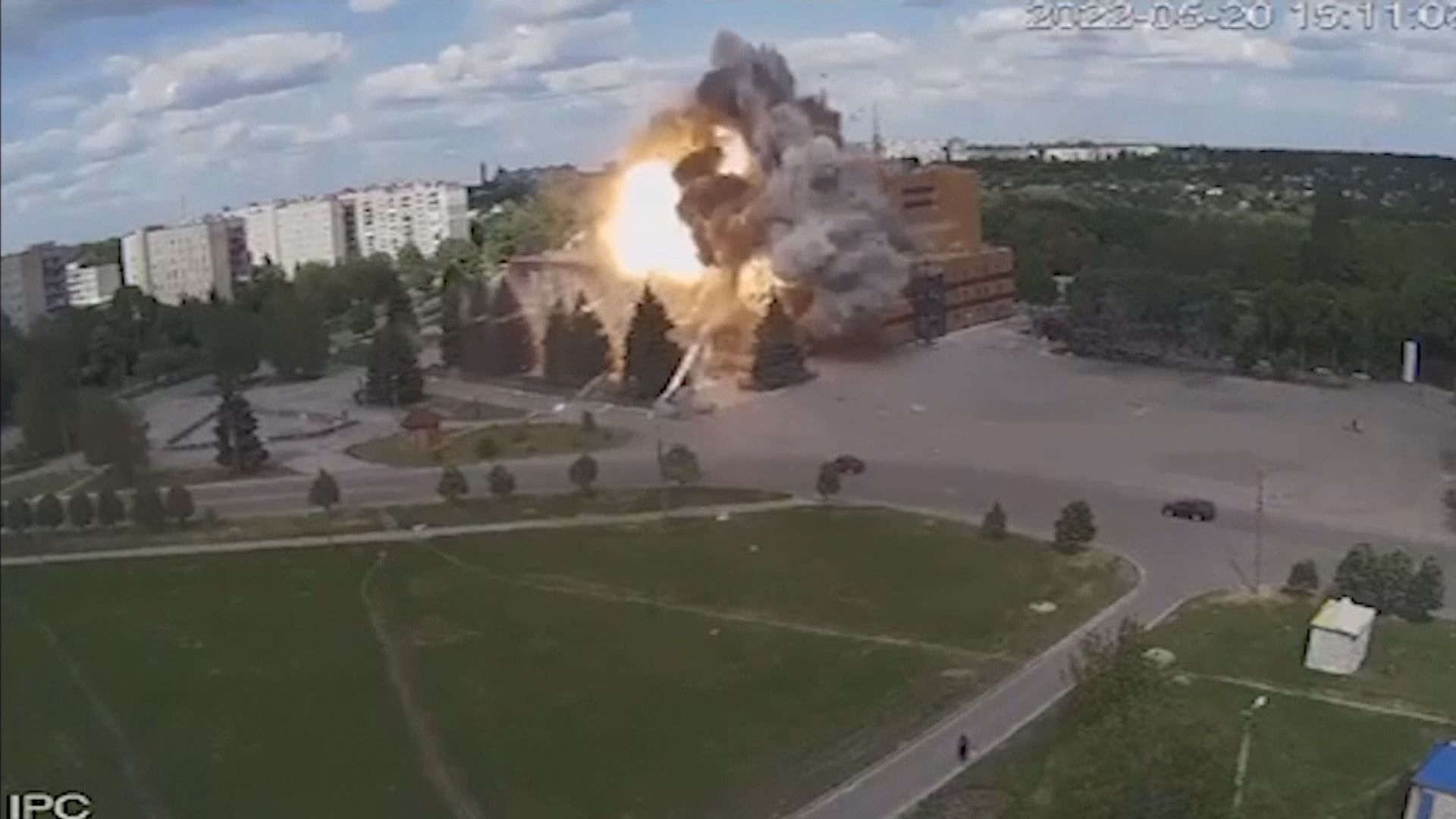 哈爾科夫文化中心被導彈擊中至少七人死亡