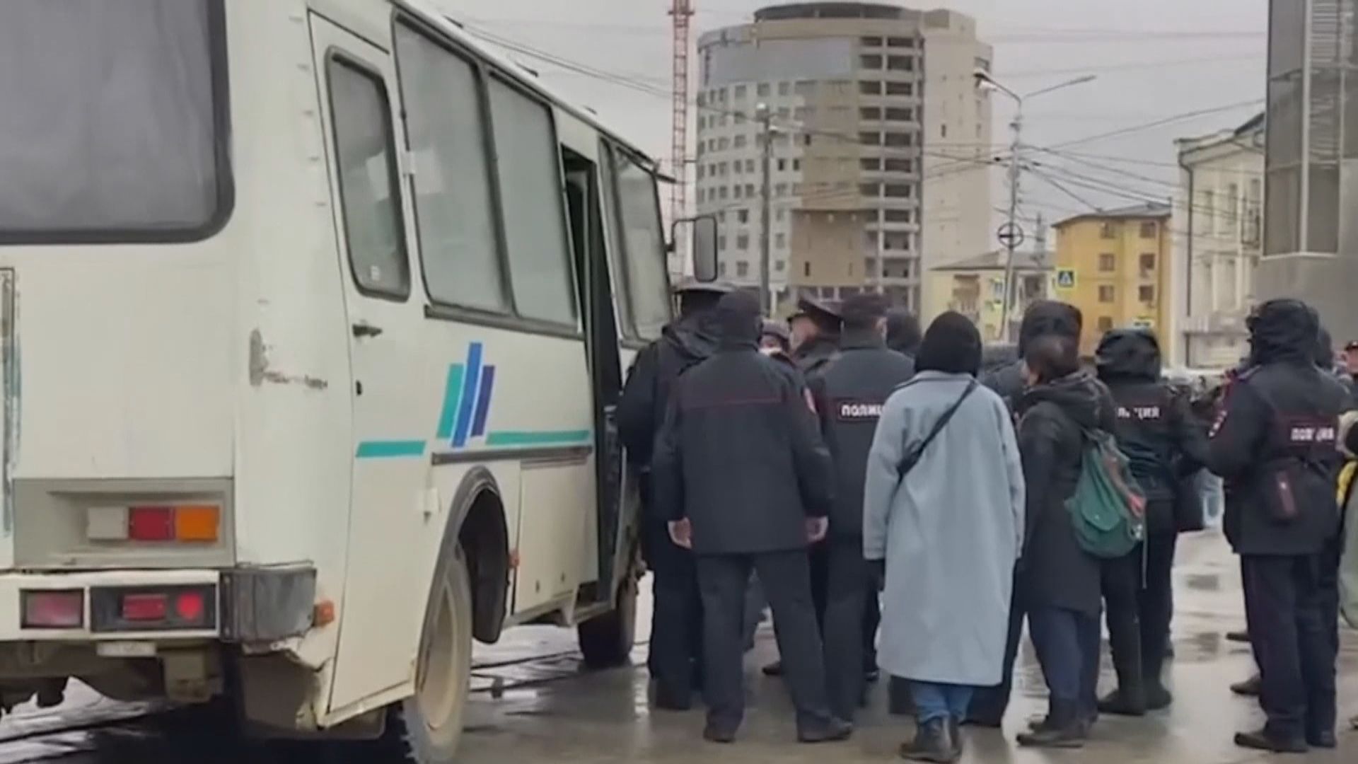 俄羅斯反戰示威蔓延全國　逾二千人被捕