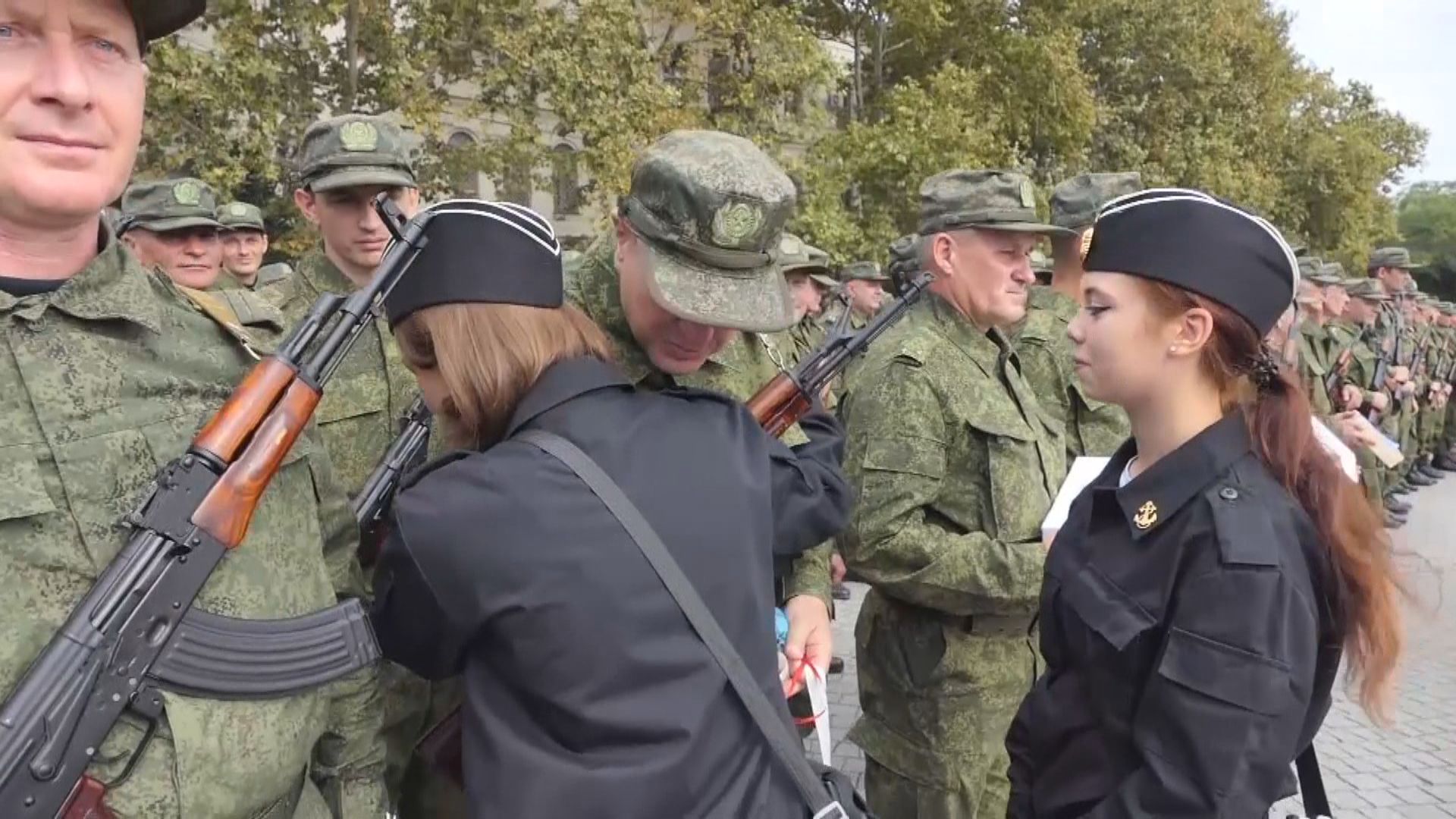 紹伊古視察新兵訓練　最少十九萬俄羅斯人離國逃避動員令
