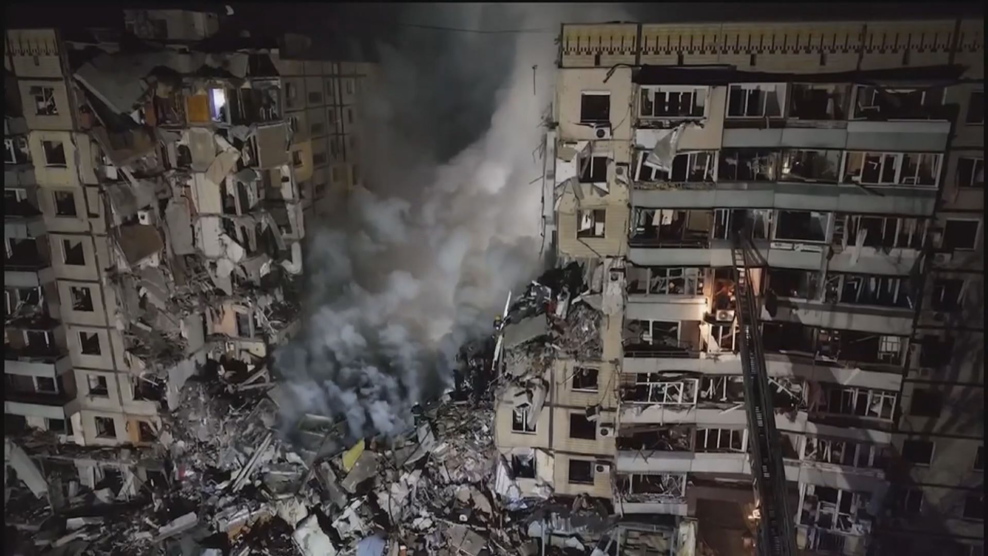 烏克蘭第聶伯羅住宅大樓遭俄導彈擊中最少12死
