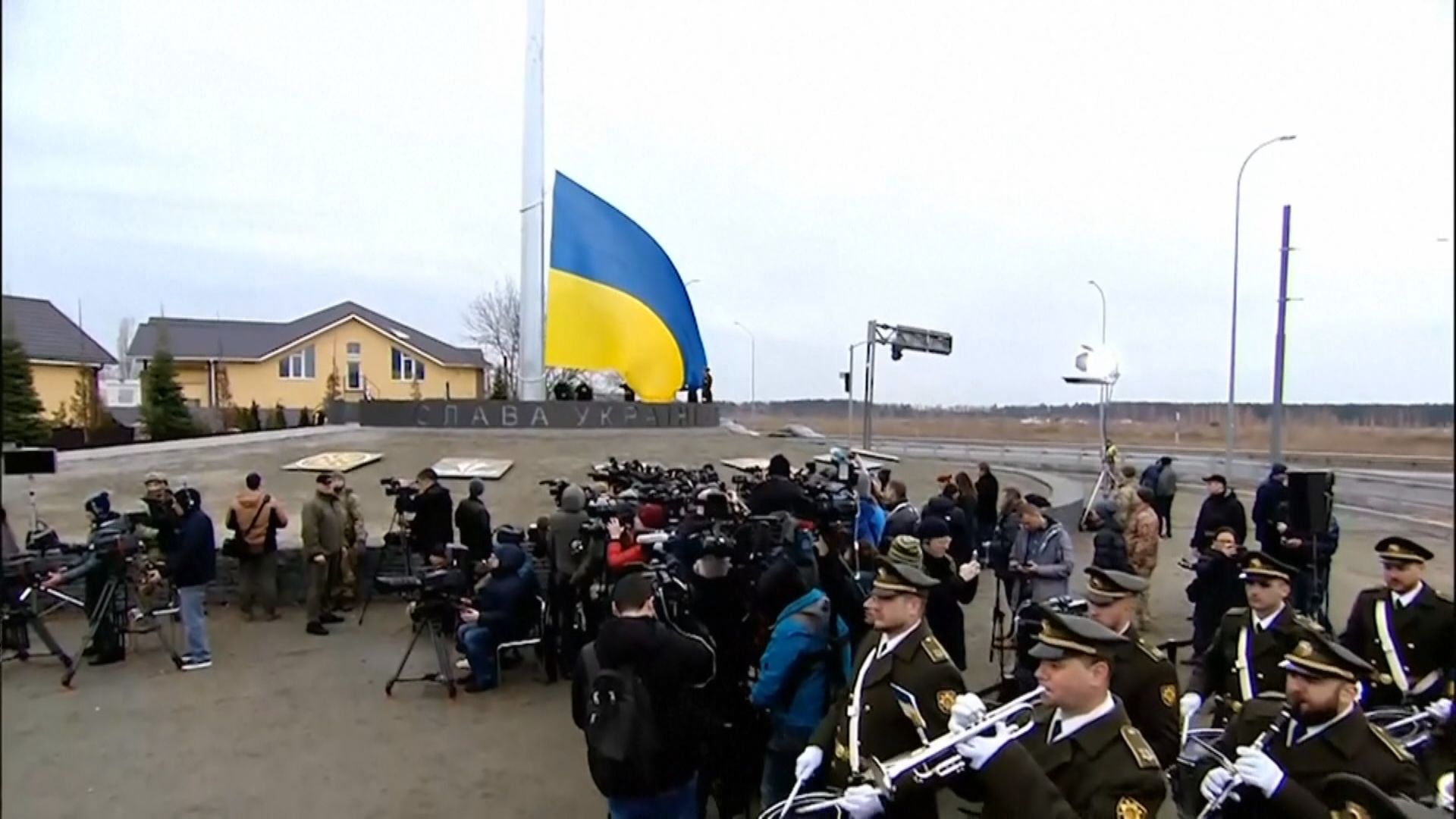 俄軍撤出布查鎮一周年　烏克蘭舉行儀式紀念