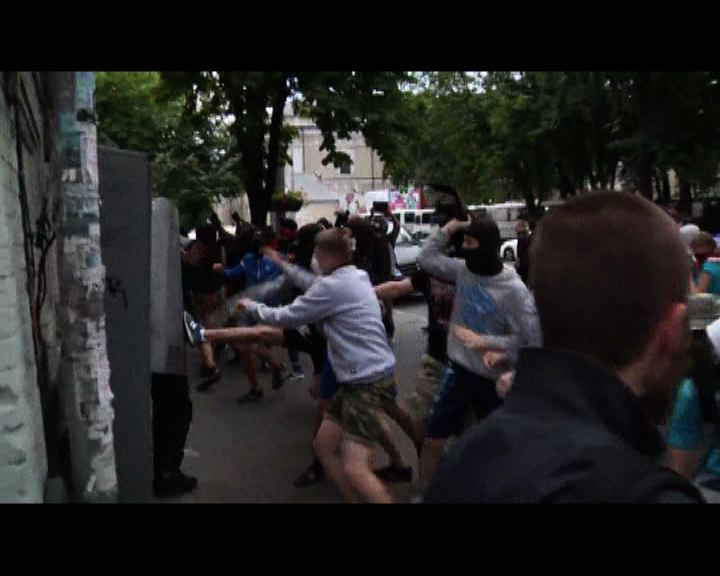 
烏克蘭右翼分子示威衝擊俄國設施