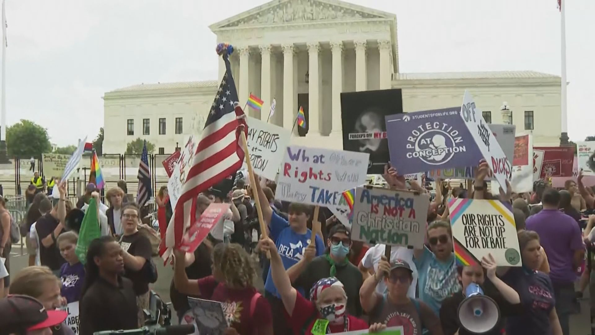 美國最高法院推翻女性墮胎權憲法權利　多地示威抗議