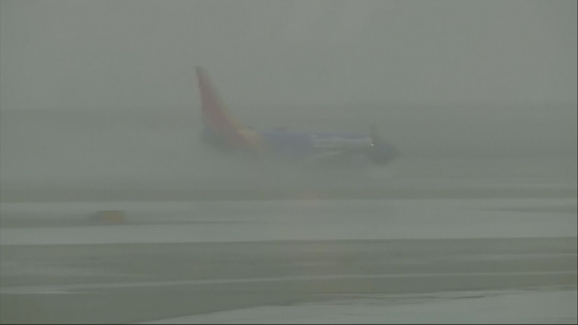 美國中西部暴風雪多班航班取消