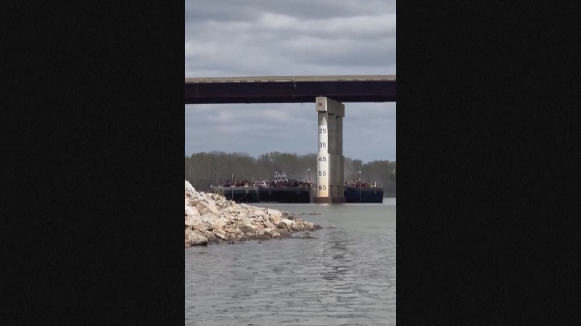 美國俄克拉何馬州有駁船撞橋 橋樑一度封閉