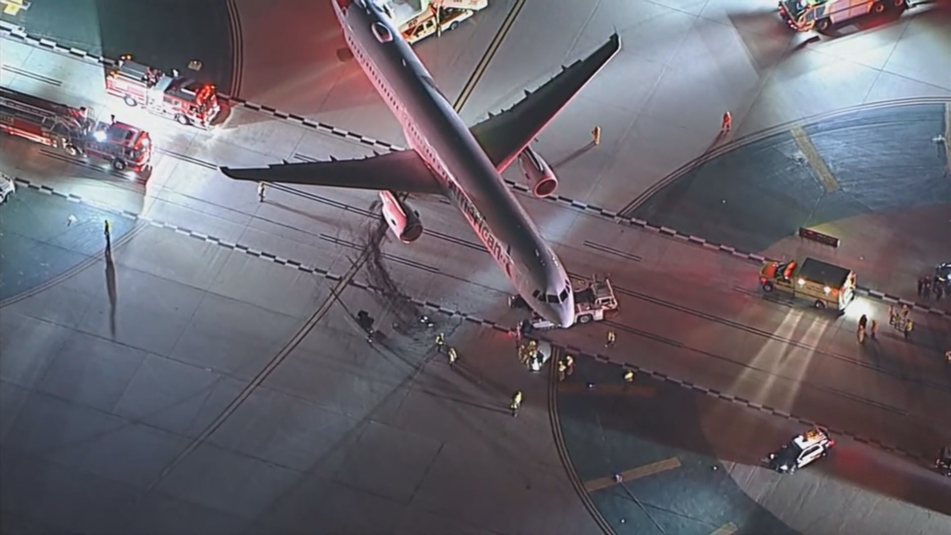 洛杉磯機場接駁巴士與拖行客機碰撞五人傷