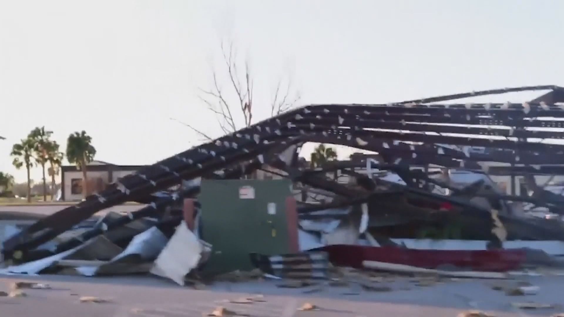 佛羅里達州空軍基地遭颶風重創