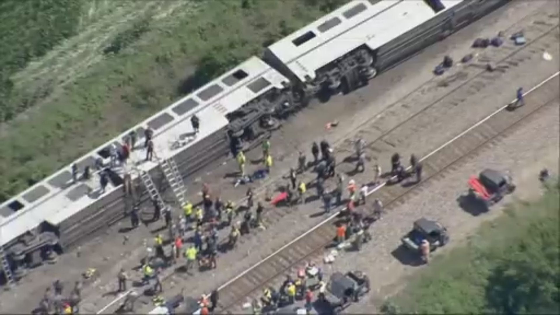 美國密蘇里州列車與卡車相撞後出軌最少三人死亡