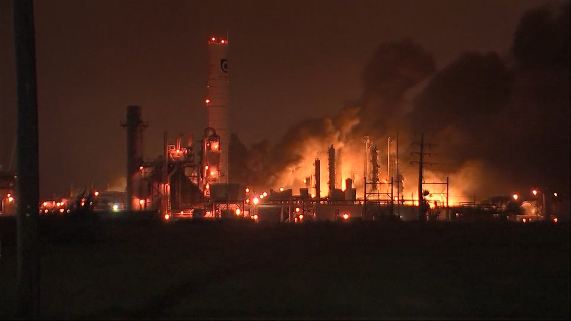 美國化工廠爆炸大火數萬居民疏散