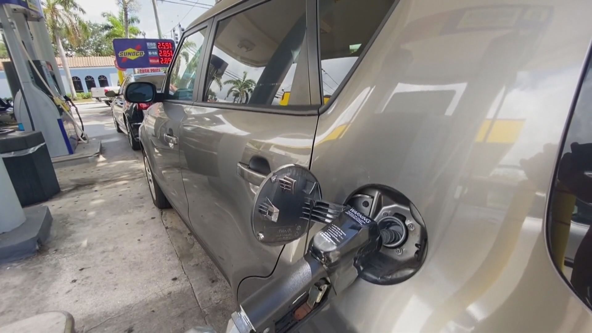 拜登呼籲調查抬高汽油價格違法行為