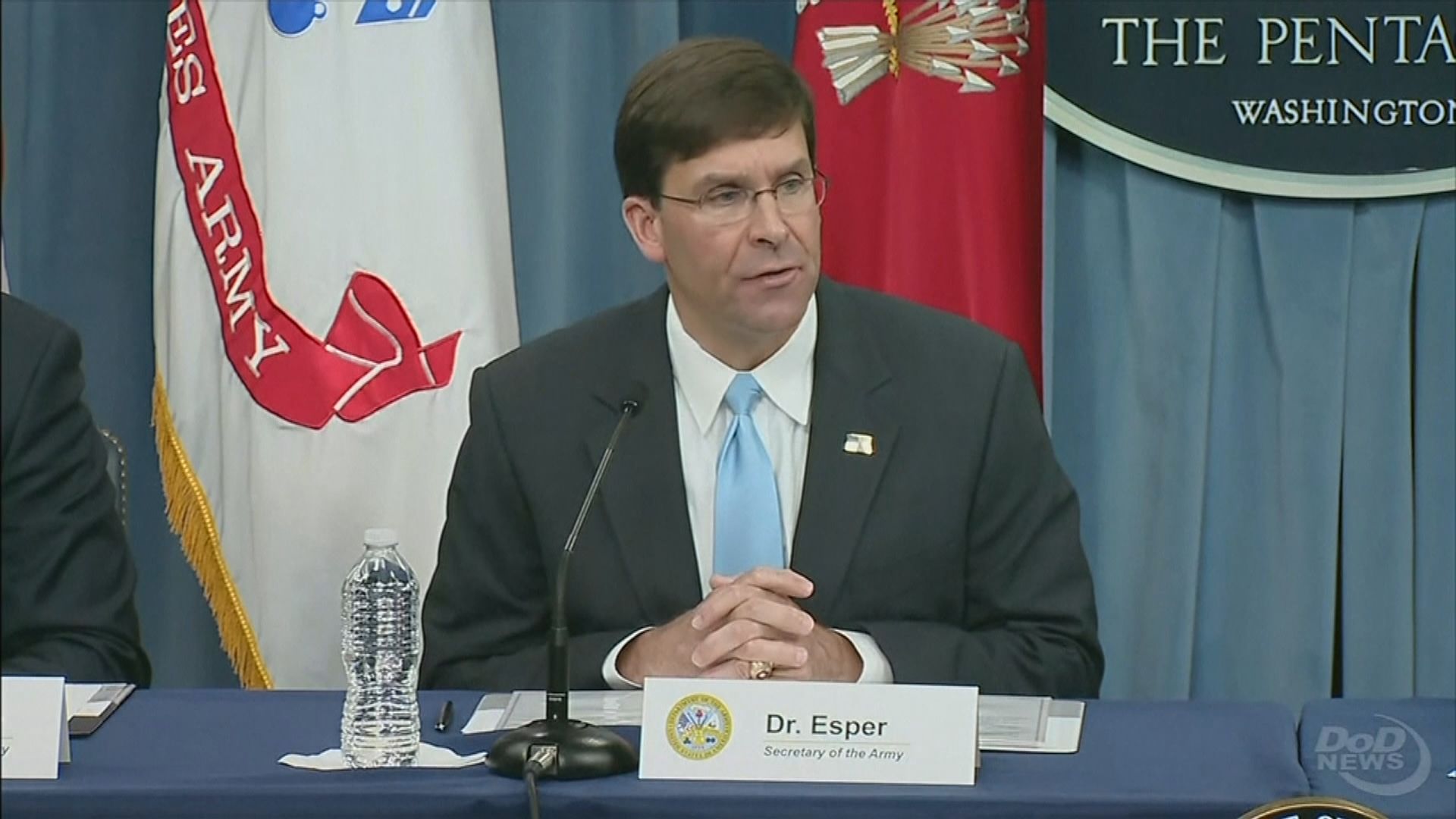 特朗普擬提名埃斯珀出任國防部長