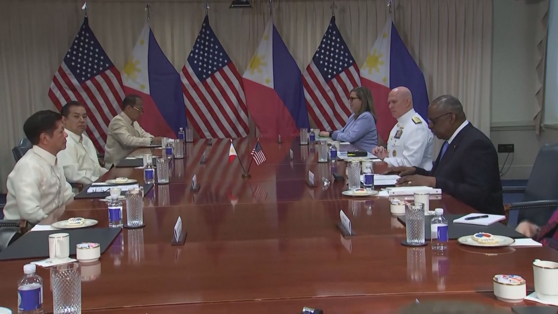 菲律賓總統小馬可斯與美國防長會面