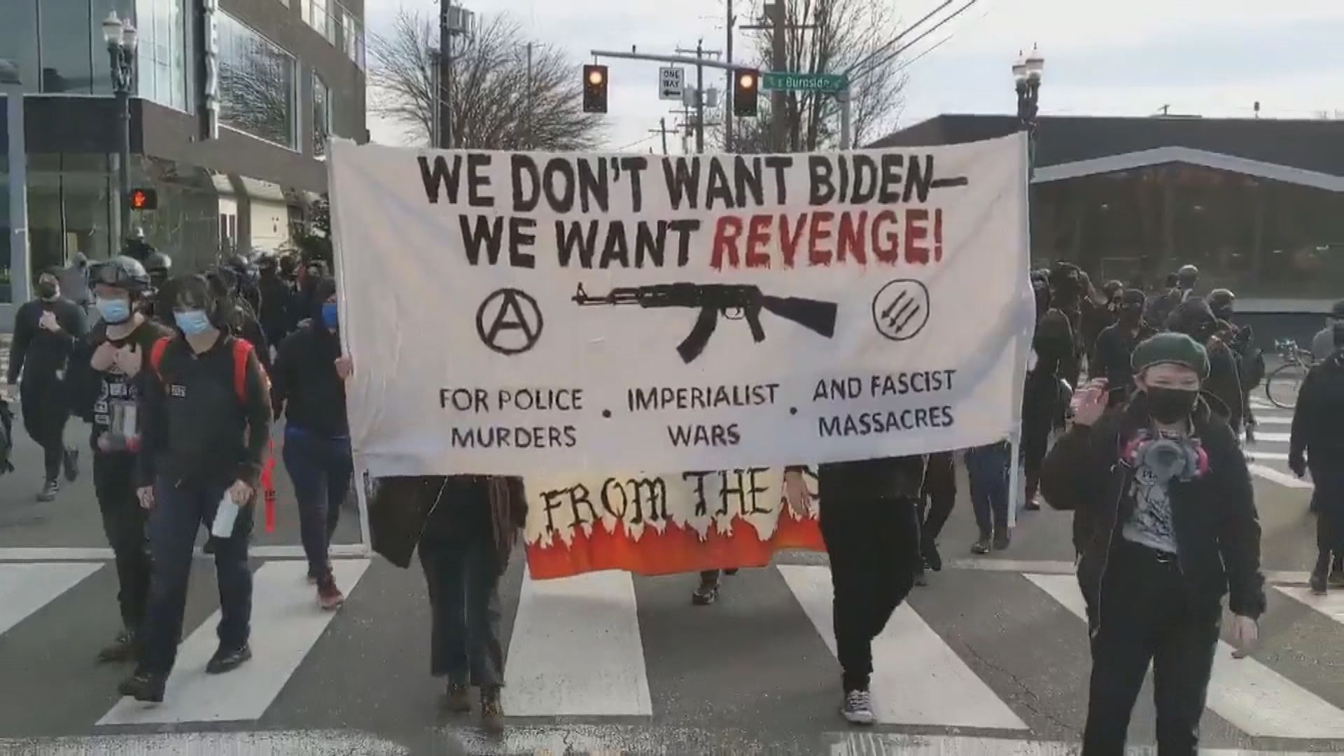 美國個別州份有示威　民眾舉反拜登反警察標語遊行