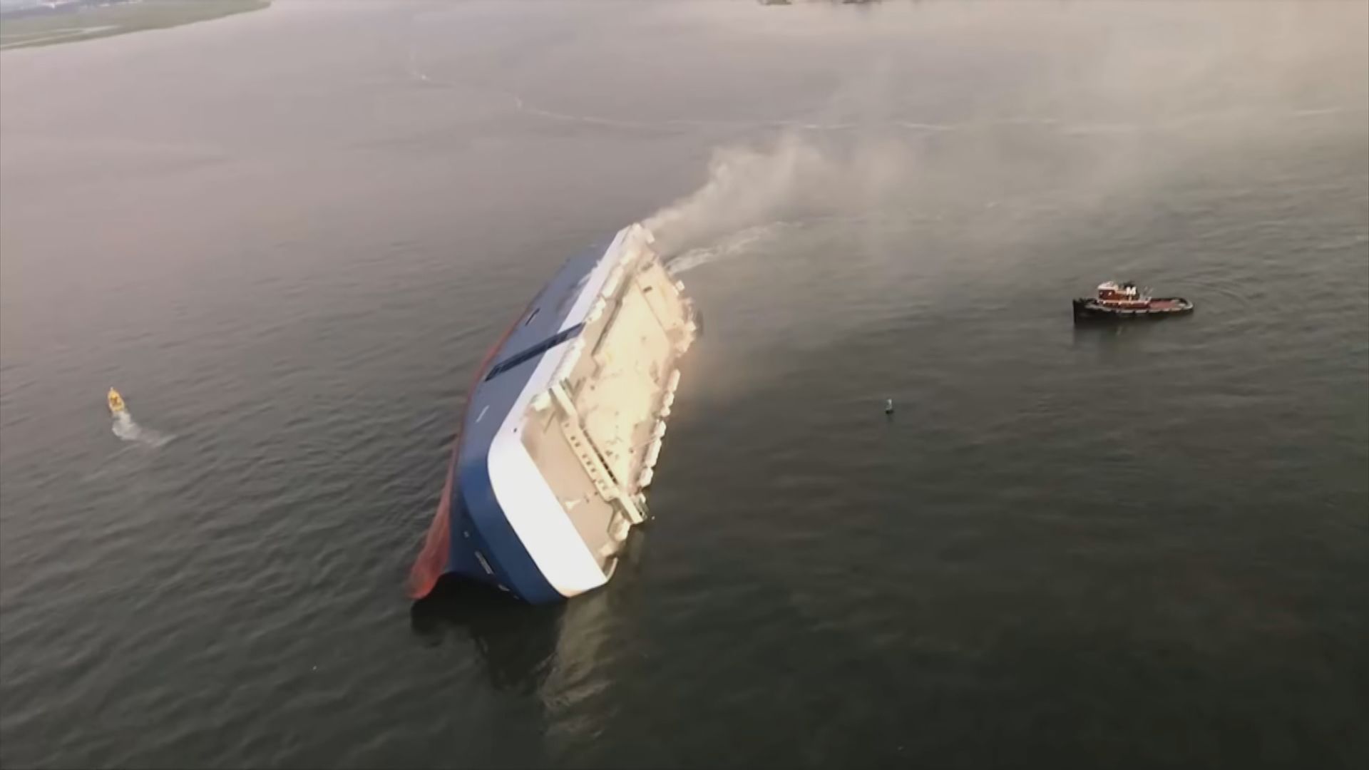 南韓汽車運載船於美國海域翻側　4人失蹤
