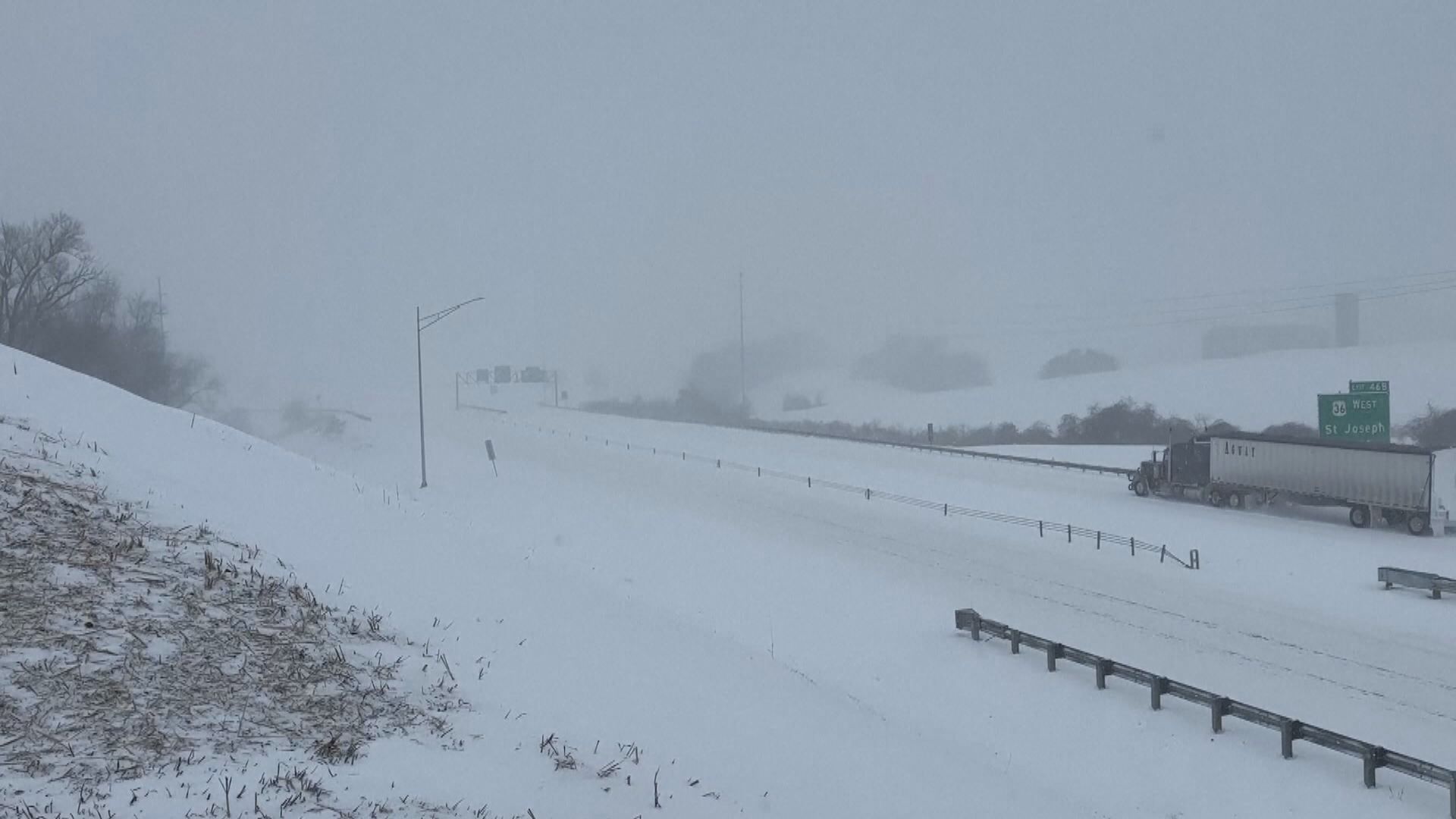 美國中部多州出現暴風雪　陸空交通大受影響