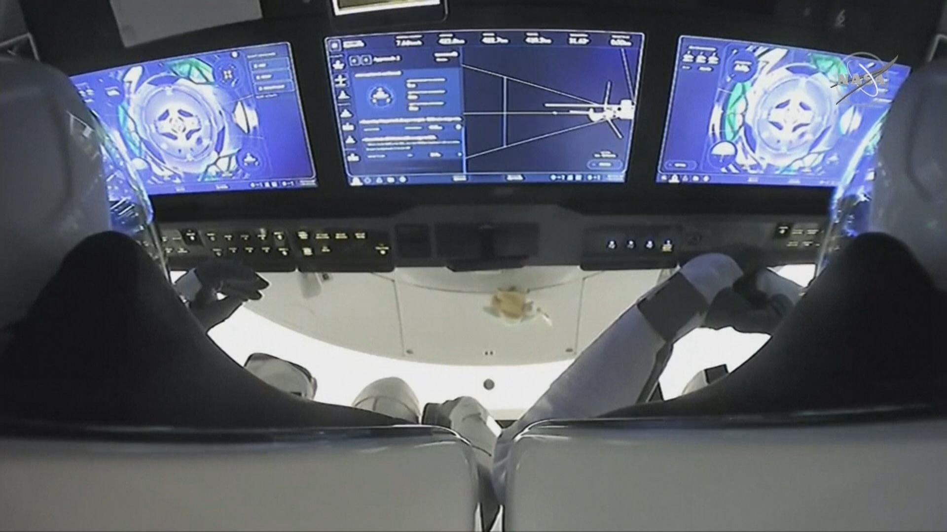 SpaceX載人龍飛船成功對接國際太空站