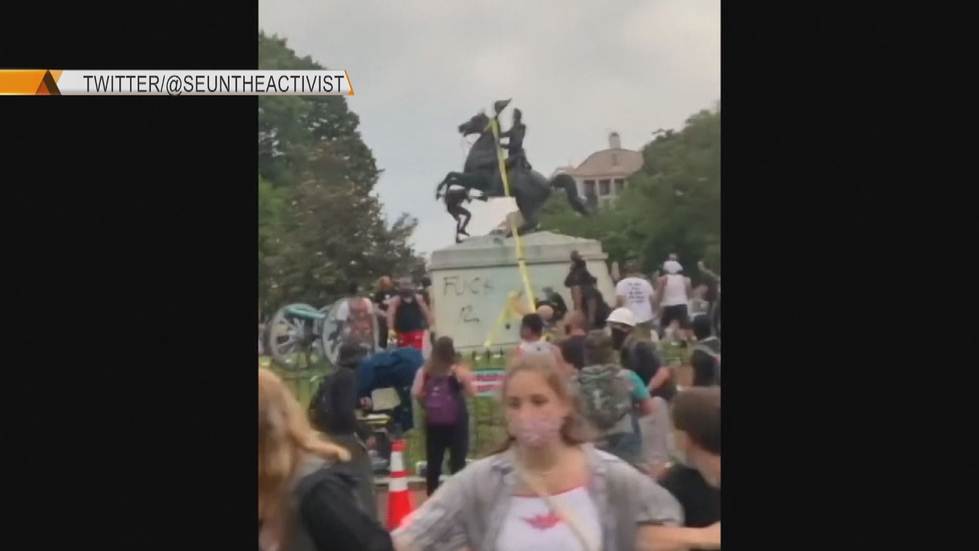 華府有民眾試圖拉倒前總統傑克遜銅像