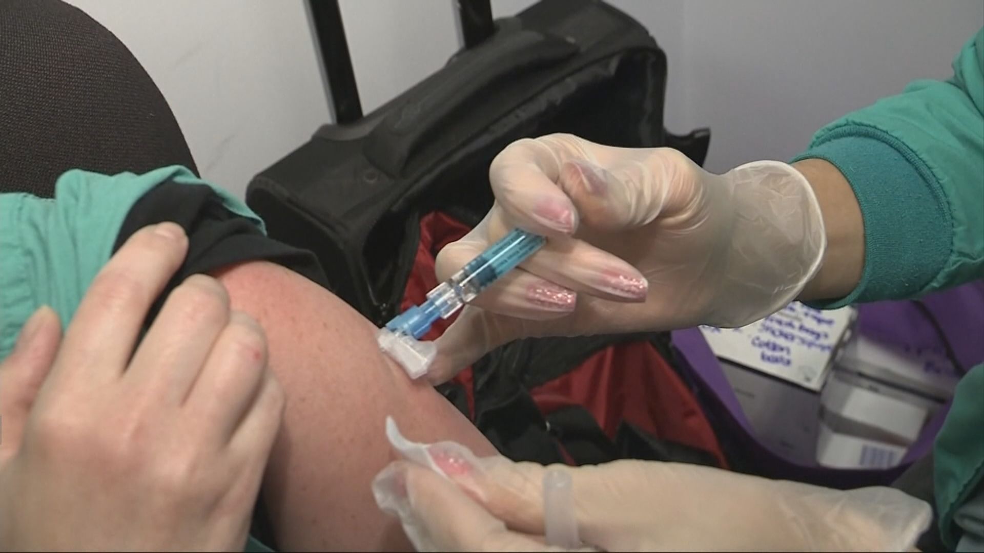 美國藥管局指會考慮緊急授權使用疫苗