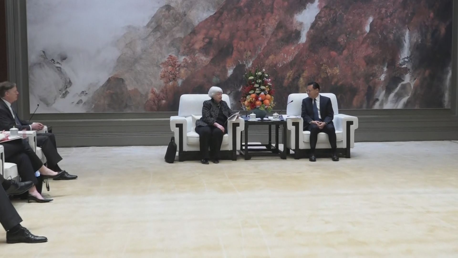 副總理何立峰在廣州會見美國財長耶倫