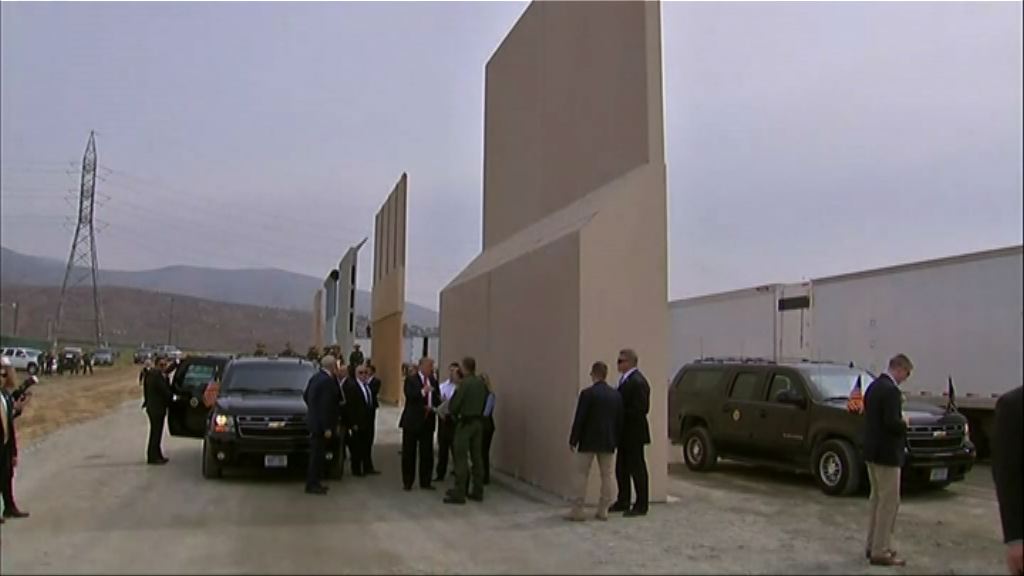 特朗普視察墨西哥邊境圍牆樣板