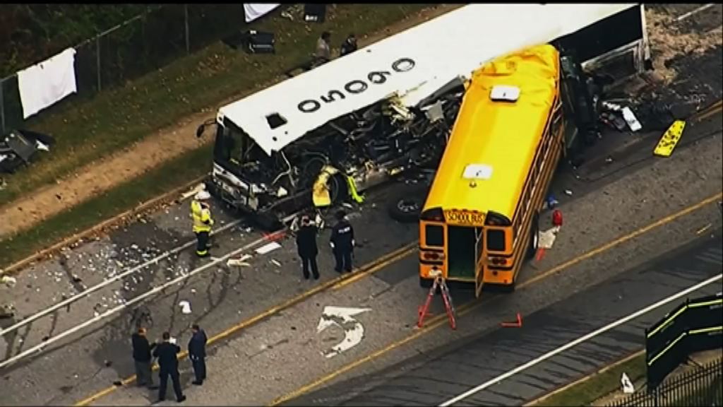 巴爾的摩校巴撞巴士致六死十傷