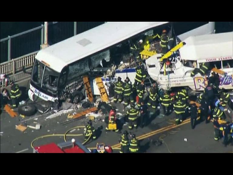 西雅圖觀光車巴士相撞四死多人傷
