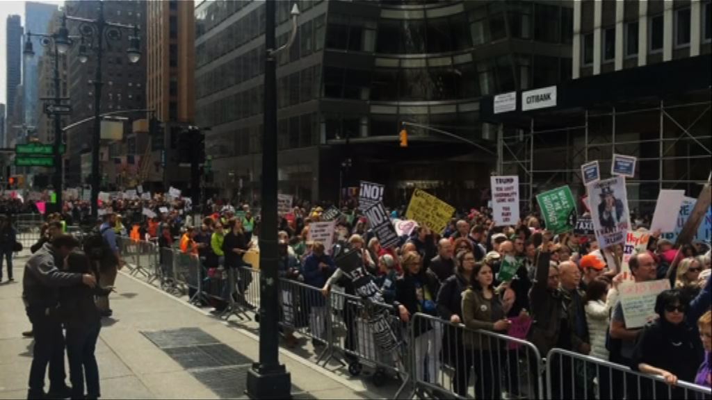 美國多處示威促特朗普公開報稅表