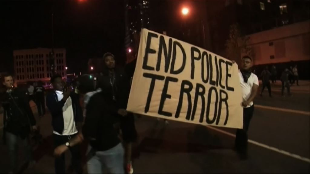 夏洛特市連續第三晚示威抗議警員槍殺黑人