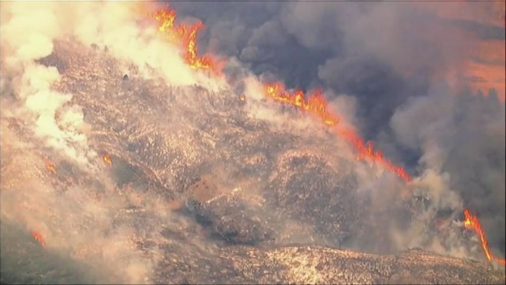 美國加州萊克縣山火蔓延進入緊急狀態