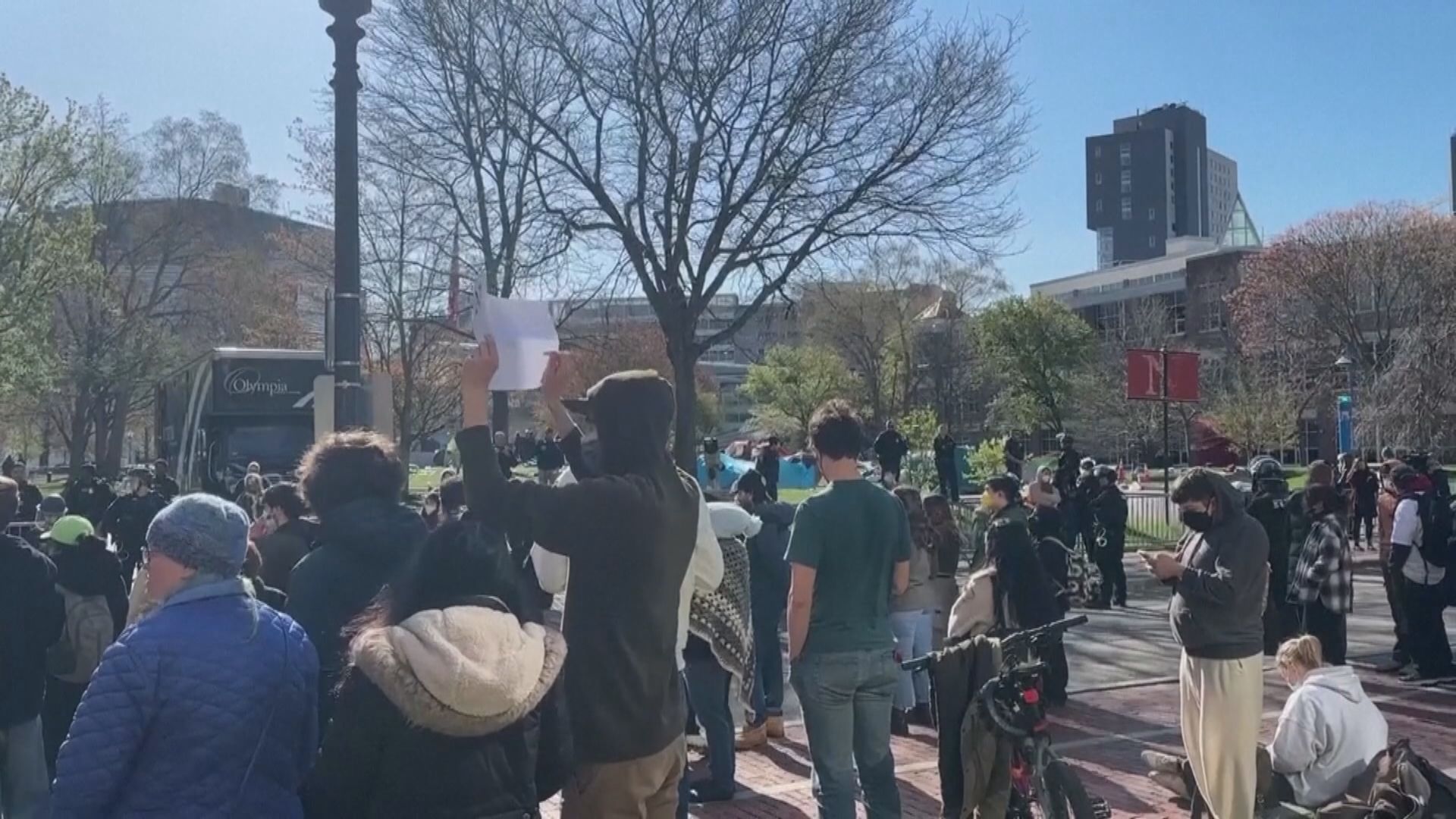 波士頓東北大學聲援巴人示威遭警方清場