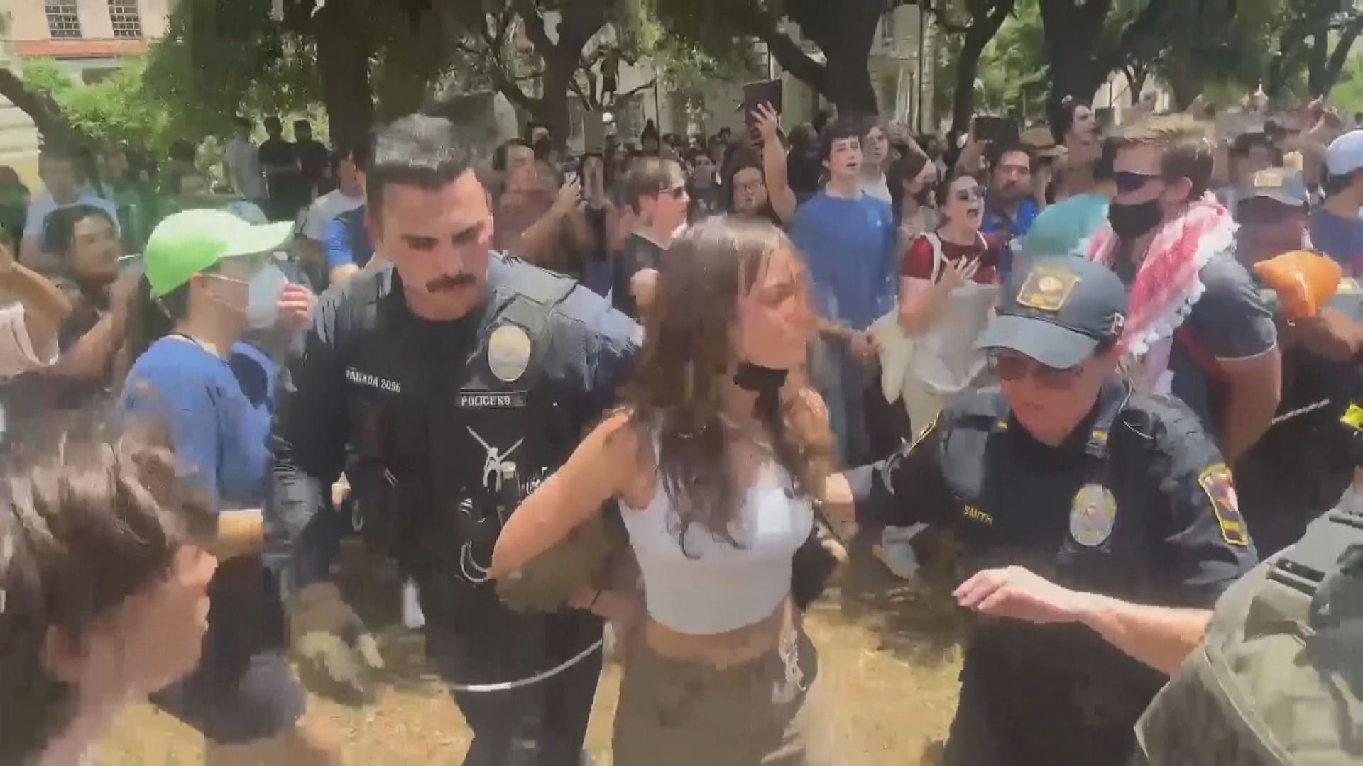 警員進入得州大學奧斯汀分校 拘捕多名示威者