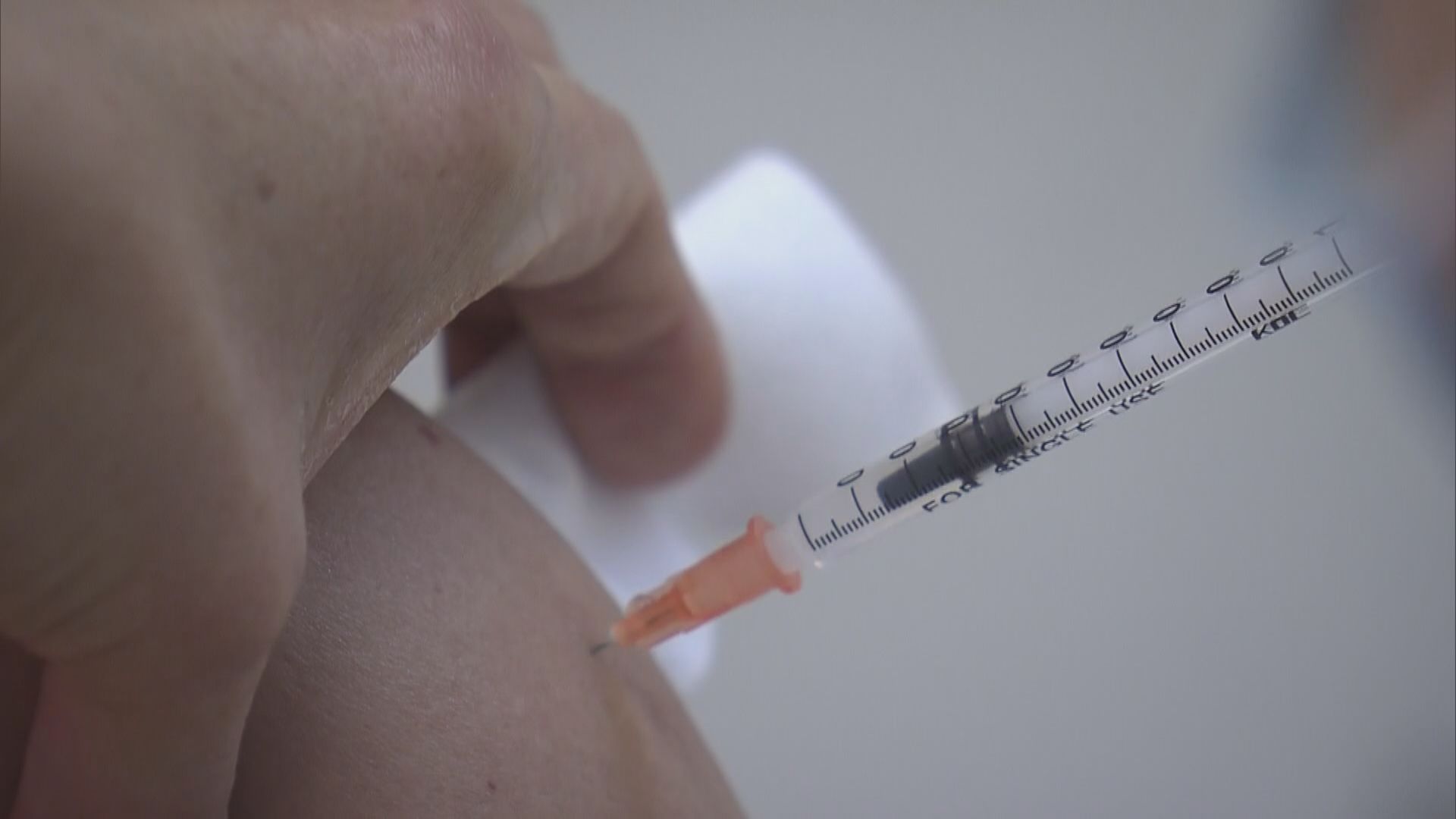 本港新冠疫苗第二針接種率達七成