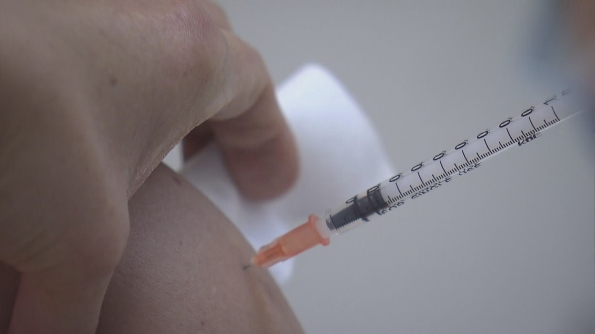 政府本月中與企業推行新冠疫苗外展接種服務