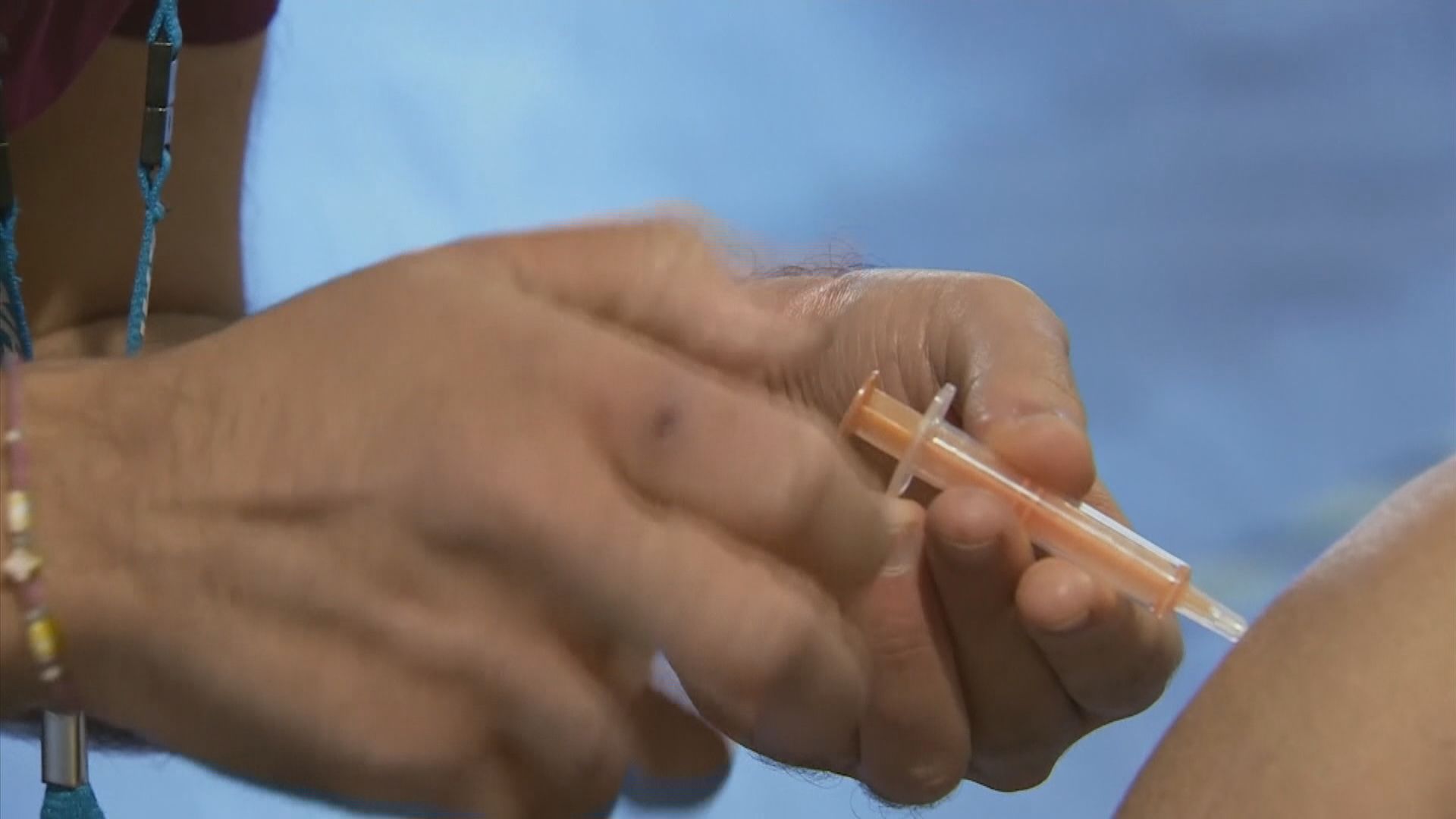 英國專家擬不建議疫苗接種計劃擴展至青少年
