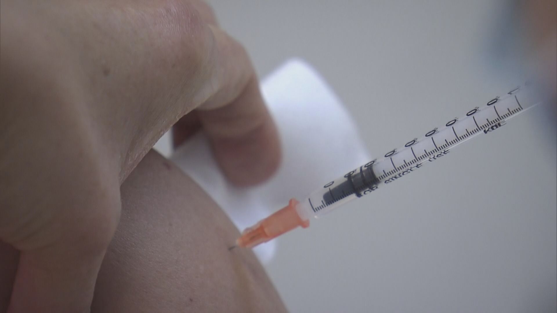 本港新冠疫苗接種劑次突破八百萬
