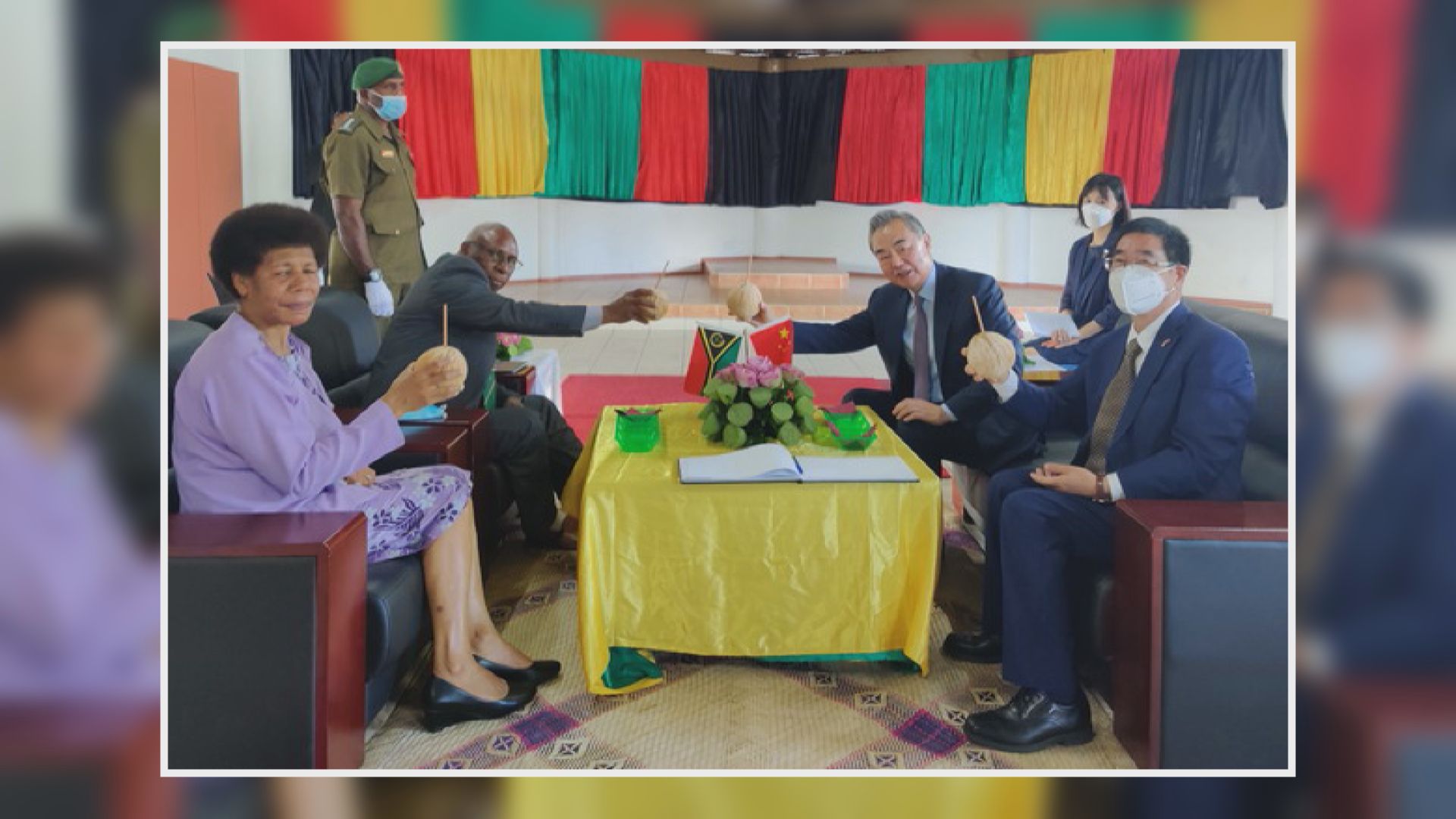 王毅抵瓦努阿圖訪問　與瓦國總理拉夫曼會面